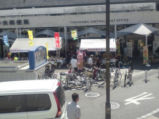 横浜中央郵便局前