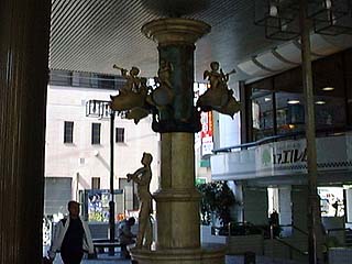 青砥駅前彫刻1