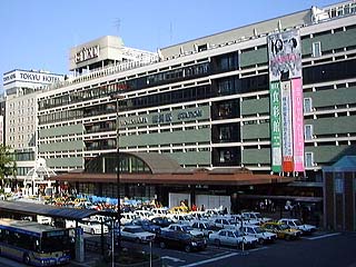 横浜駅西口