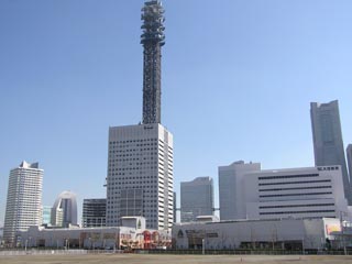 新高島駅前