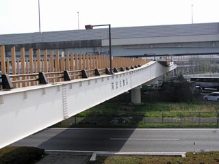 舞浜駅への歩道橋