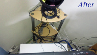 テレビ台裏After