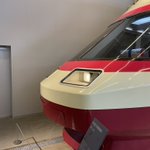 EzleSYUVkAEx4L-
